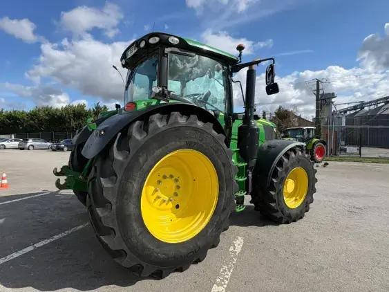 JOHN DEERE 6215R - Photo 7