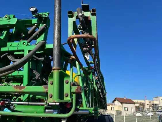 JOHN DEERE R4040i - Photo 17