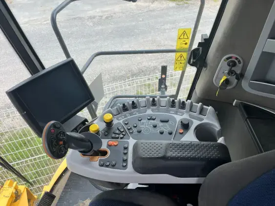 NEW HOLLAND CR 8.80 - Photo 10