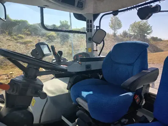 NEW HOLLAND T7.220 - Photo 9