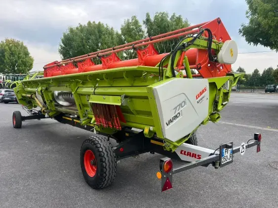 CLAAS LEXION 7400 - Photo 20