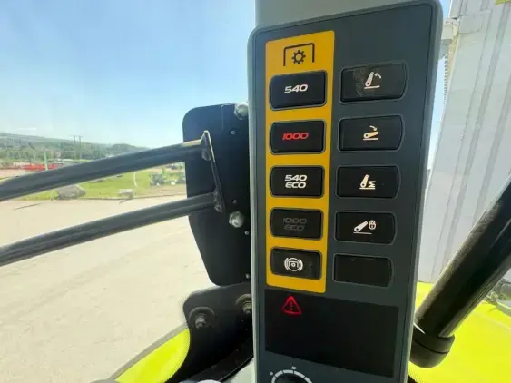 CLAAS AXION 810 - Photo 12