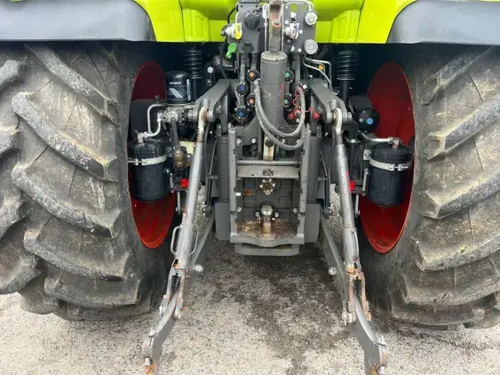 CLAAS ARION 650 cmatic  - Photo 10