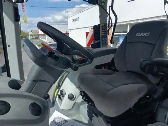 CLAAS AXION 830 CMATIC - Photo 9