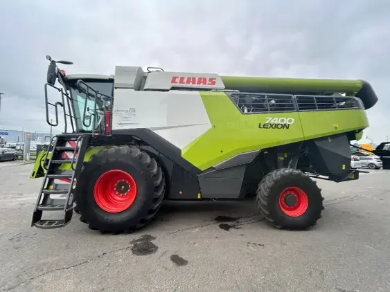 CLAAS Lexion 7400 - Photo 4