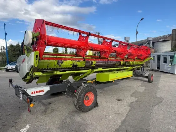 CLAAS TRION 730 - Photo 27