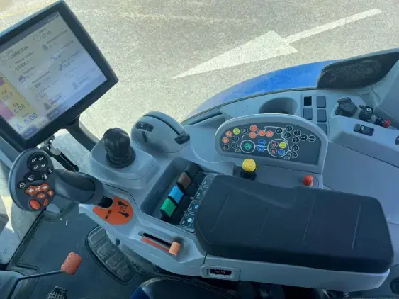 NEW HOLLAND T7.245 - Photo 14