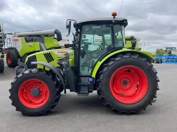 CLAAS Arion 420  - Photo 4