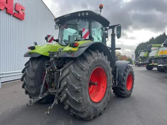 CLAAS AXION 830 - Photo 7