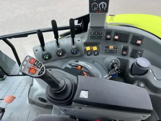 CLAAS Arion 420  - Photo 14