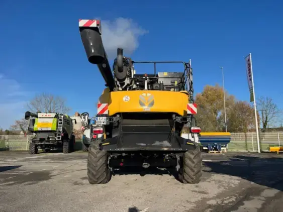 NEW HOLLAND CR 8.80 - Photo 6