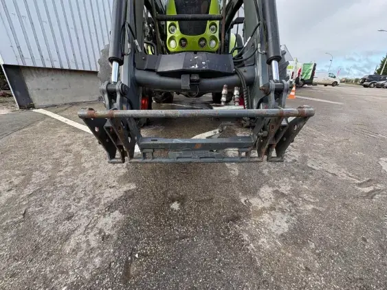 CLAAS ARION 520 - Photo 15