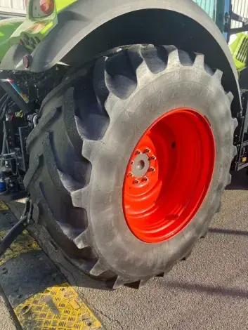 CLAAS AXION 810 - Photo 13