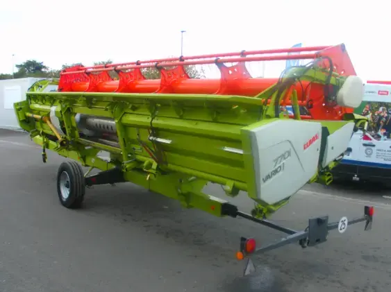 CLAAS LEXION 670 - Photo 13