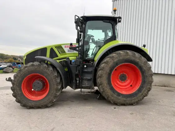 CLAAS AXION 920 - Photo 4