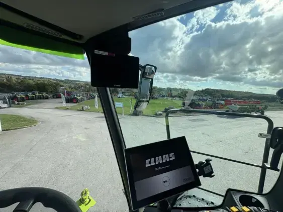 CLAAS TRION 730 - Photo 11