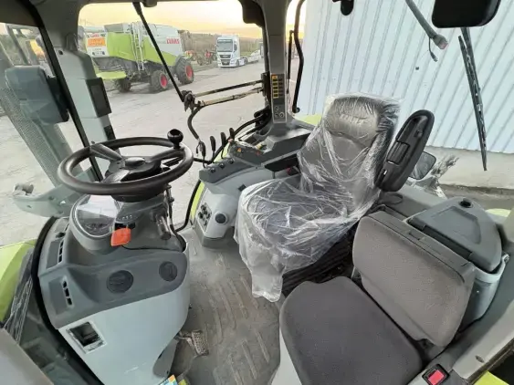 CLAAS ARION 620 - Photo 10