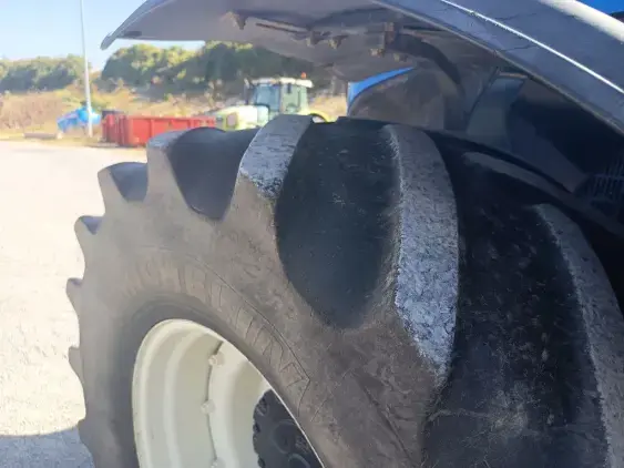 NEW HOLLAND T7.220 - Photo 13