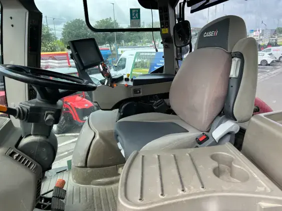 CASE IH OPTUM 270 CVX - Photo 9