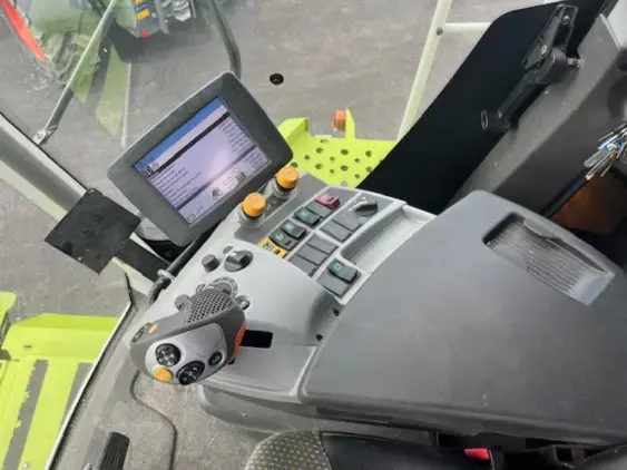 CLAAS LEXION 740 - Photo 10