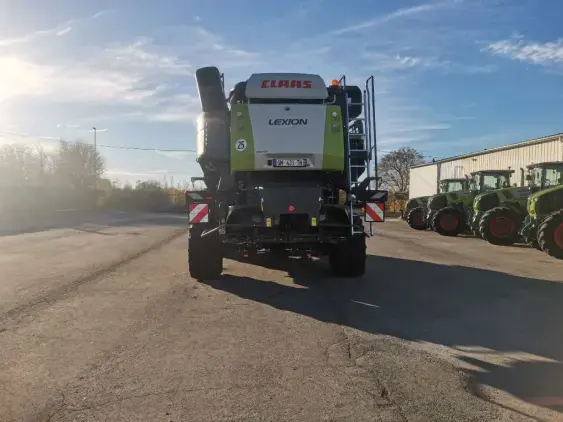 CLAAS LEXION 7600 - Photo 6
