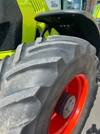 CLAAS Axion 850 cmatic - Photo 11