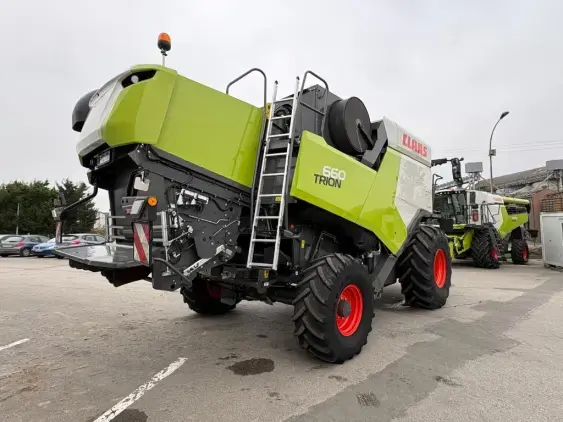 CLAAS Trion 660  - Photo 7