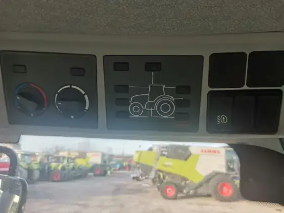 CLAAS ARION 650 - Photo 12