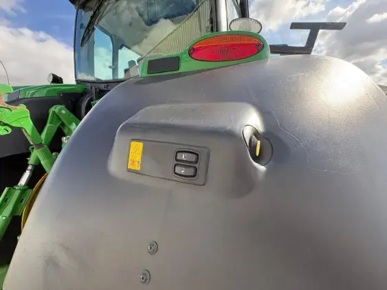 JOHN DEERE 6215R - Photo 14