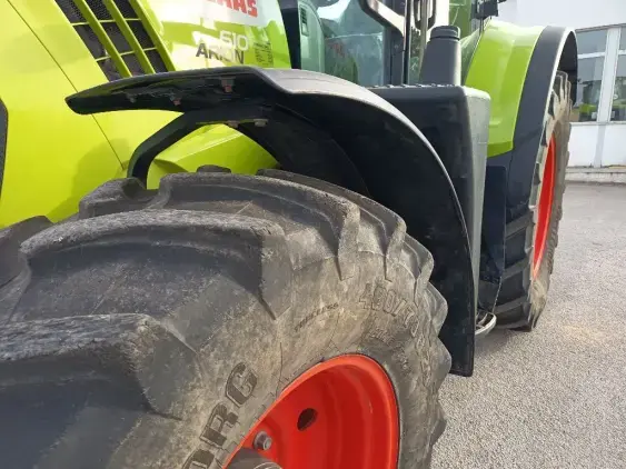CLAAS ARION 610 - Photo 13