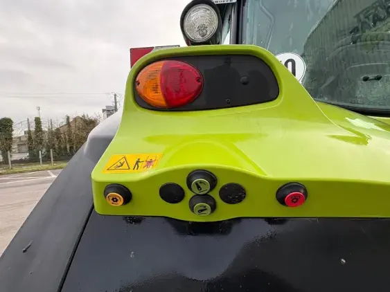 CLAAS ARION 650  - Photo 15