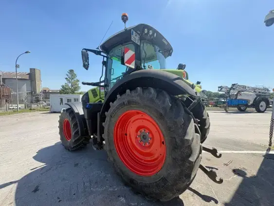 CLAAS AXION 810 - Photo 5