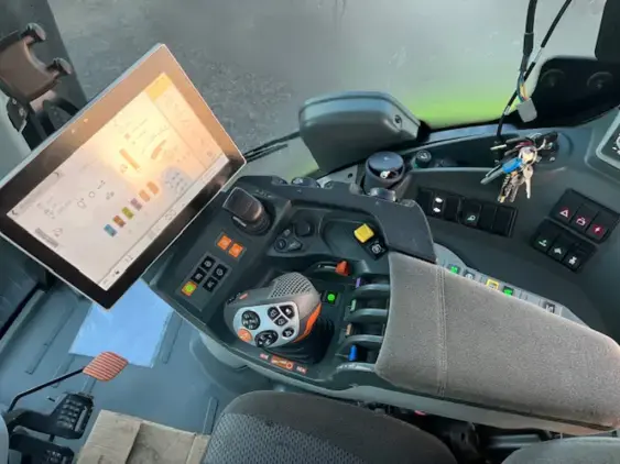 CLAAS AXION TERRA TRAC - Photo 10