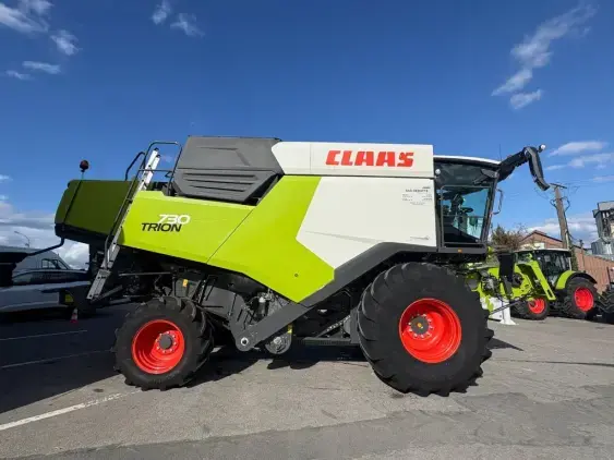 CLAAS TRION 730 - Photo 8