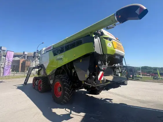 CLAAS LEXION 8700 TT - Photo 5