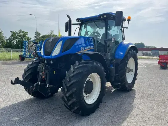 NEW HOLLAND T7.230 - Photo 3
