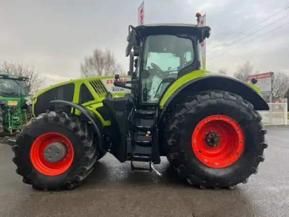 CLAAS AXION 920 CMATIC  - Photo 4