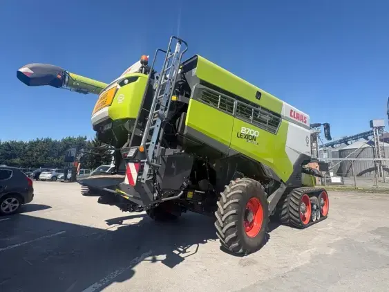 CLAAS LEXION 8700 TT - Photo 7