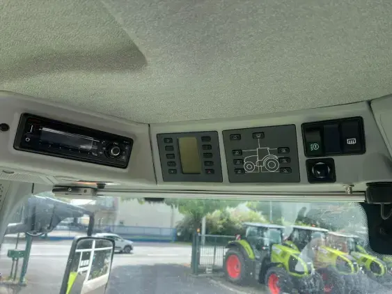 CLAAS AXION 830 - Photo 14