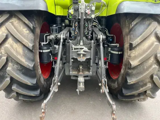 CLAAS ARION 650 CIS+ - Photo 10