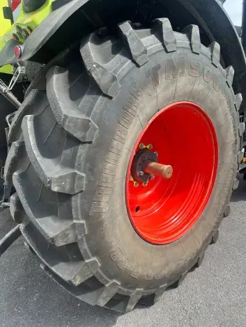 CLAAS AXION 830 - Photo 11