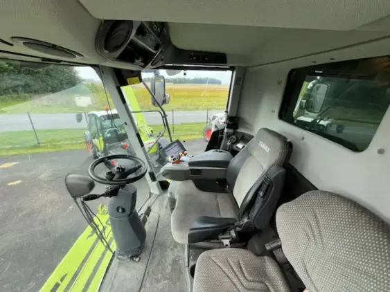 CLAAS LEXION 740 - Photo 9