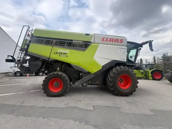 CLAAS Lexion 7700 Montana 4x4 - Photo 8