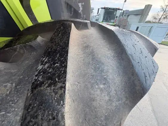 CLAAS AXION 800 - Photo 13