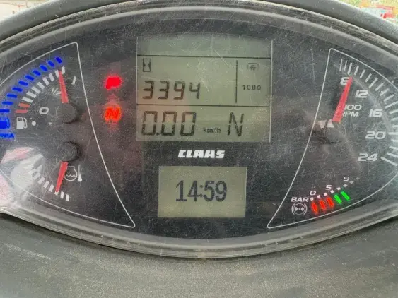 CLAAS AXION 920 - Photo 10