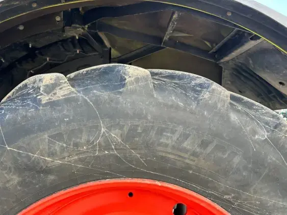 CLAAS Axion 810 cmatic  - Photo 8