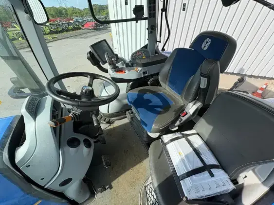 NEW HOLLAND T7.230 - Photo 10