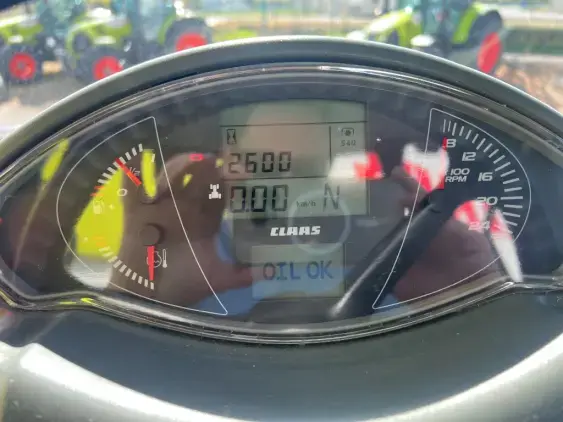 CLAAS Axion 850 cmatic - Photo 7