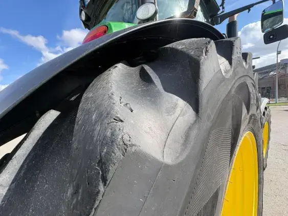 JOHN DEERE 6215R - Photo 13