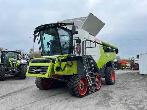 CLAAS Lexion 8700 TT  - Photo 3